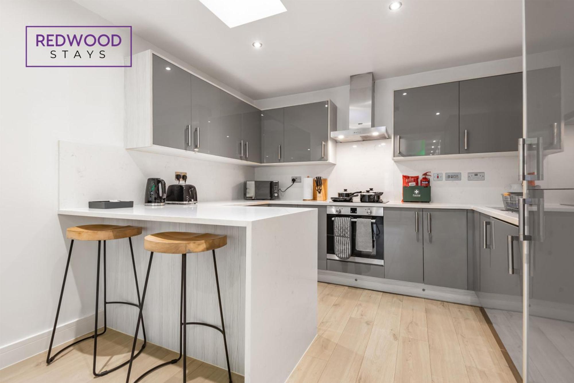 אלדרשוט 1 Bed 1 Bath Town Center Apartments For Corporates & Contractors, Wifi, Netflix And Parking On Selected Units By Redwood Stays מראה חיצוני תמונה