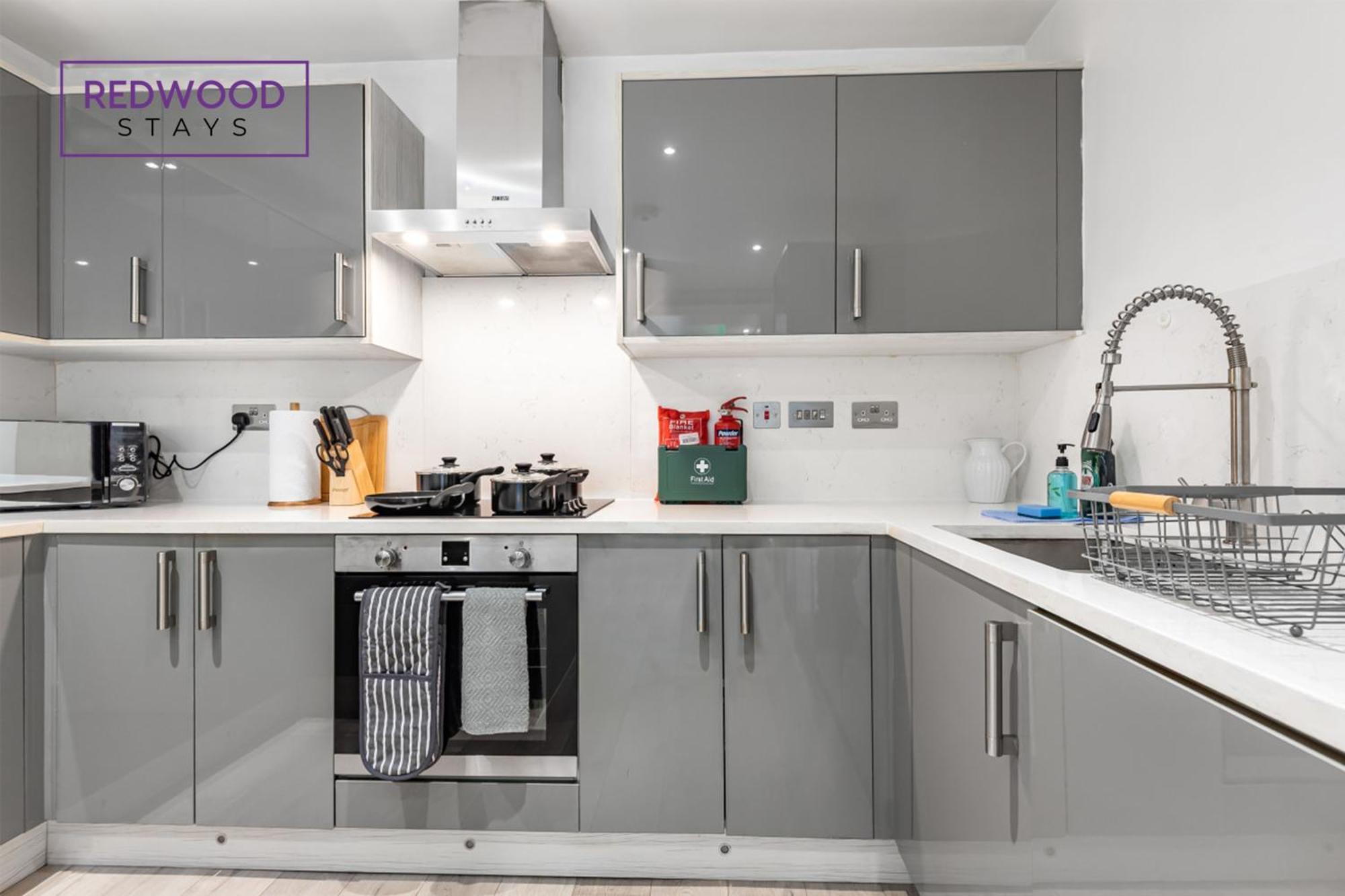 אלדרשוט 1 Bed 1 Bath Town Center Apartments For Corporates & Contractors, Wifi, Netflix And Parking On Selected Units By Redwood Stays מראה חיצוני תמונה
