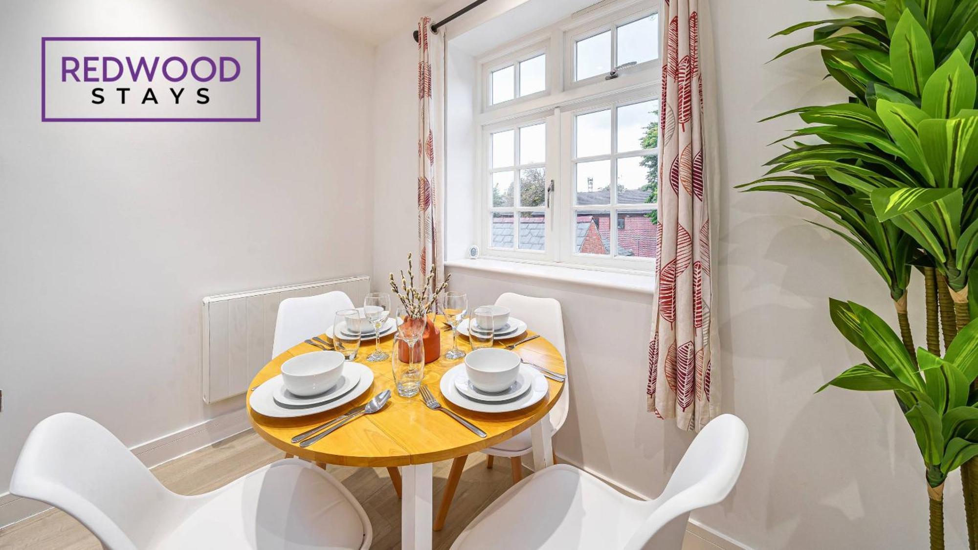 אלדרשוט 1 Bed 1 Bath Town Center Apartments For Corporates & Contractors, Wifi, Netflix And Parking On Selected Units By Redwood Stays מראה חיצוני תמונה